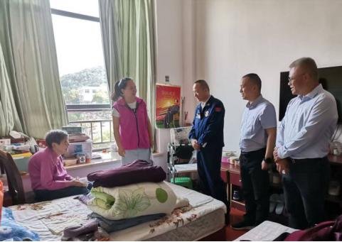 联合检查组对汉爵老年公寓开展消防安全检查（单位供图）