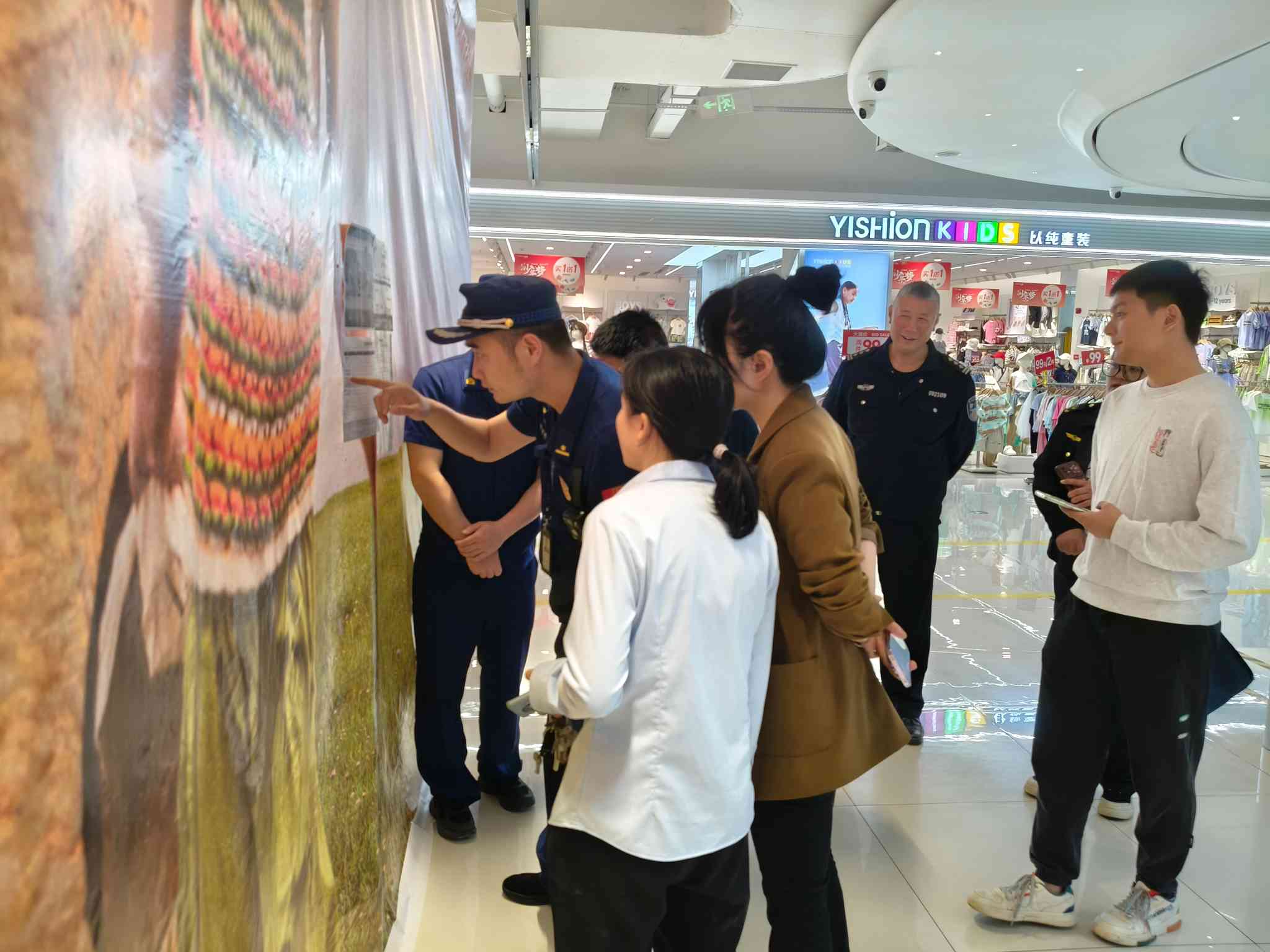 張家界消防聯合多部門對人員密集場所開展違規動火作業專項執法檢查。受訪單位供圖