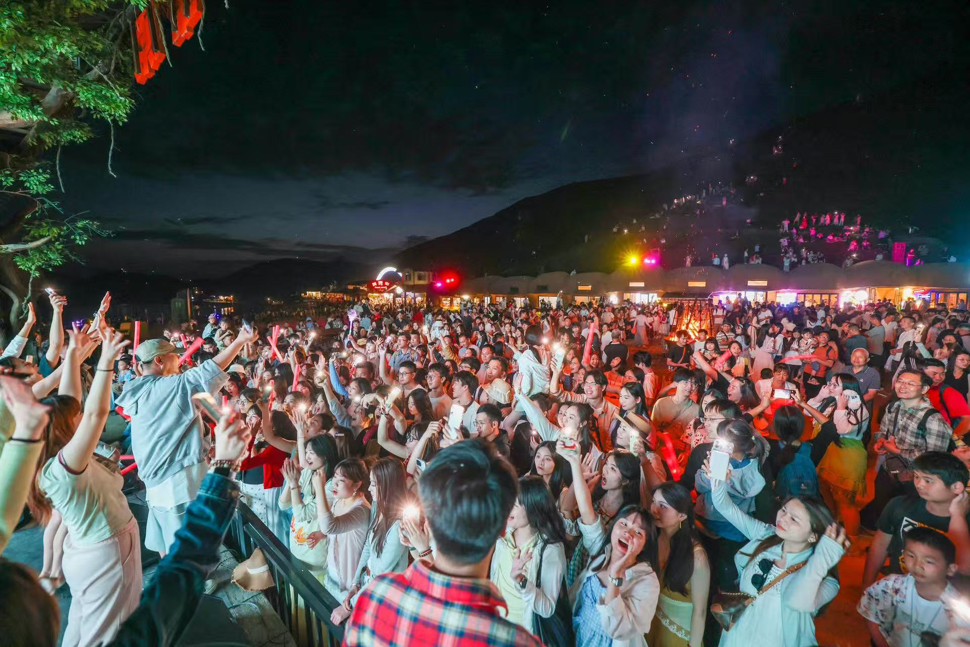 熱鬧的夜間文娛。受訪單位供圖