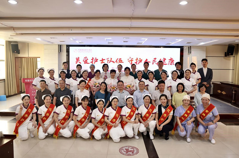 合影留念。李根攝
