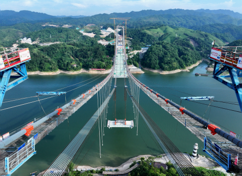 洞庭溪沅水特大桥建设项目有序推进。单位供图