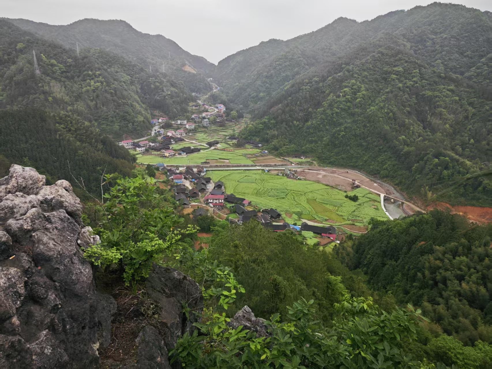 雪峰山中的马路溪村。单位供图