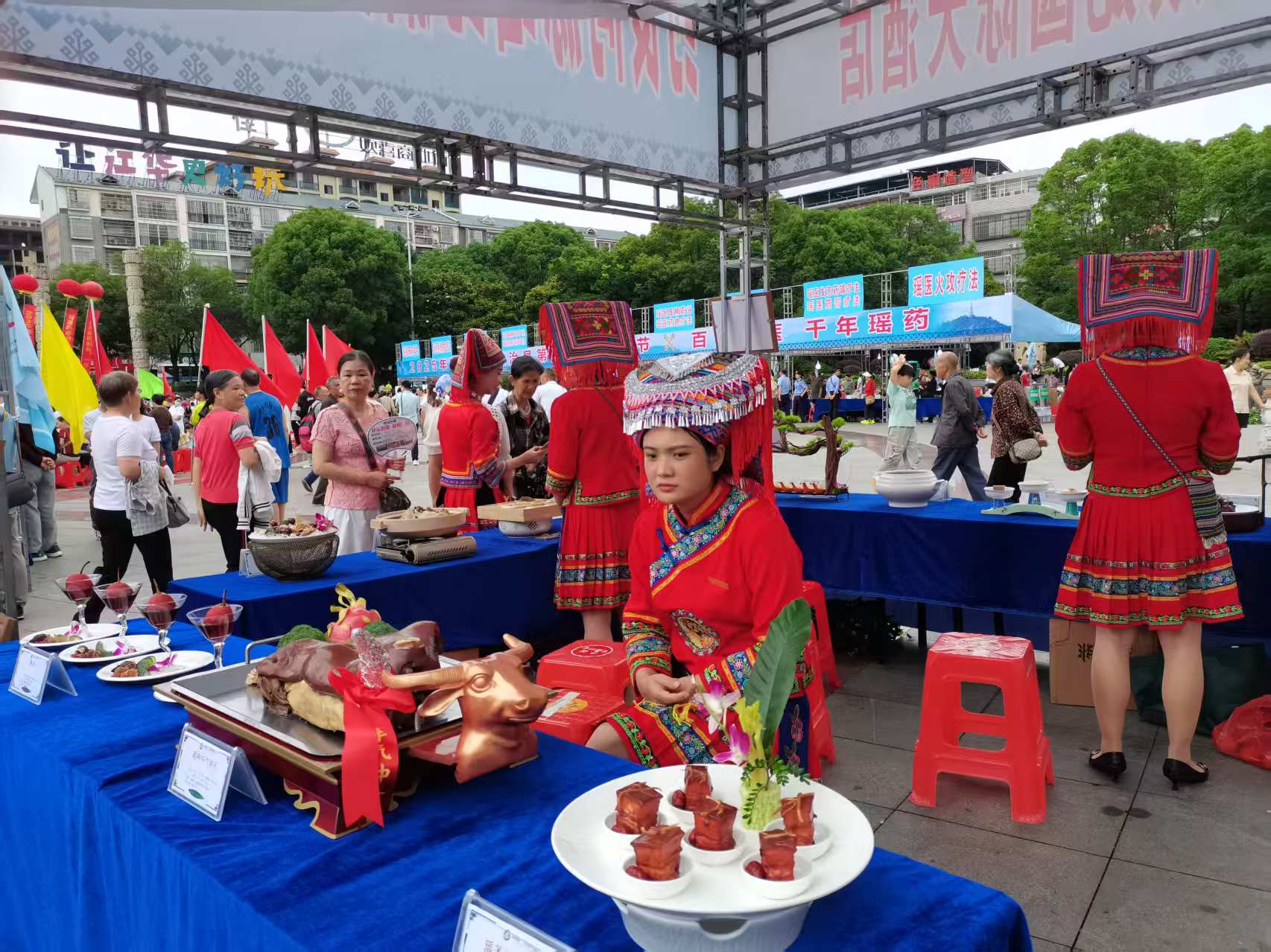 药食同源瑶药膳美食展。杨阳摄