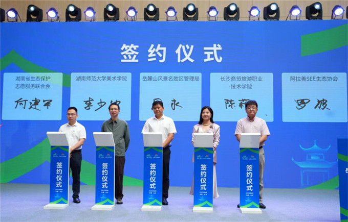现场签约。受访单位供图
