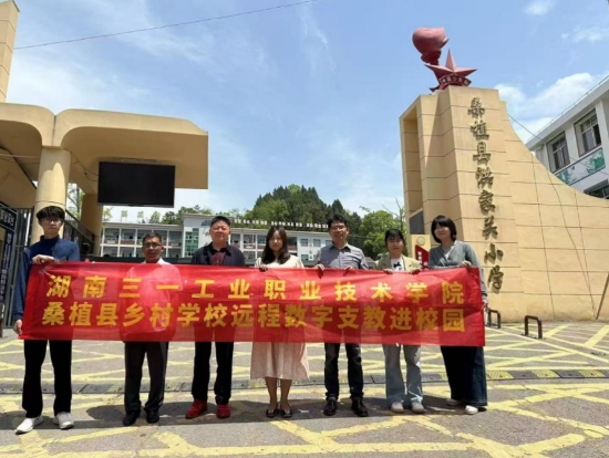 調研洪家關紅軍小學。受訪單位供圖
