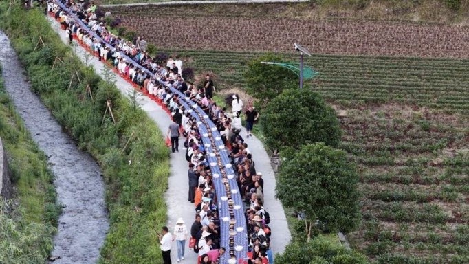 千人長桌宴。受訪單位供圖