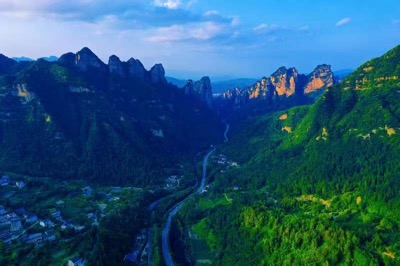武陵山大道。袁东伟摄