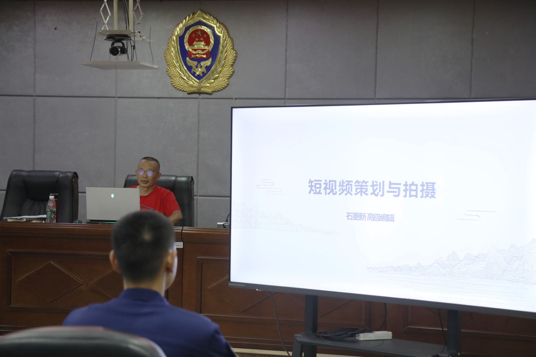 学习短视频策划和拍摄（单位供图）