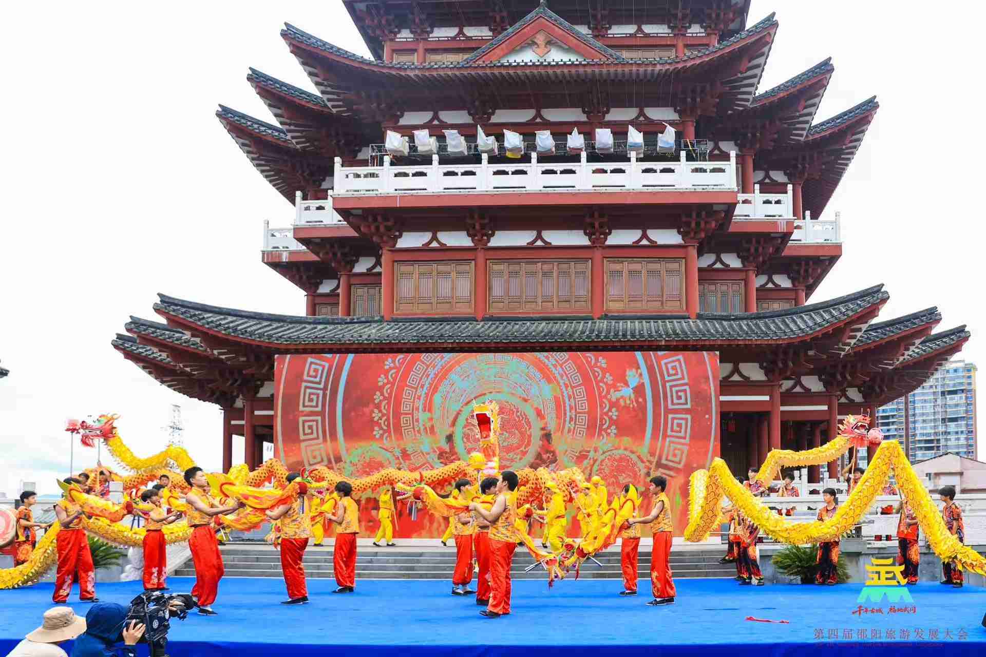 “三龙耀武冈”民俗表演。单位供图