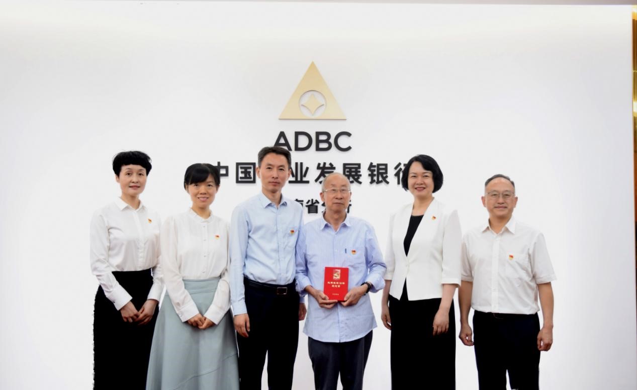 紀念章頒發儀式。受訪單位供圖