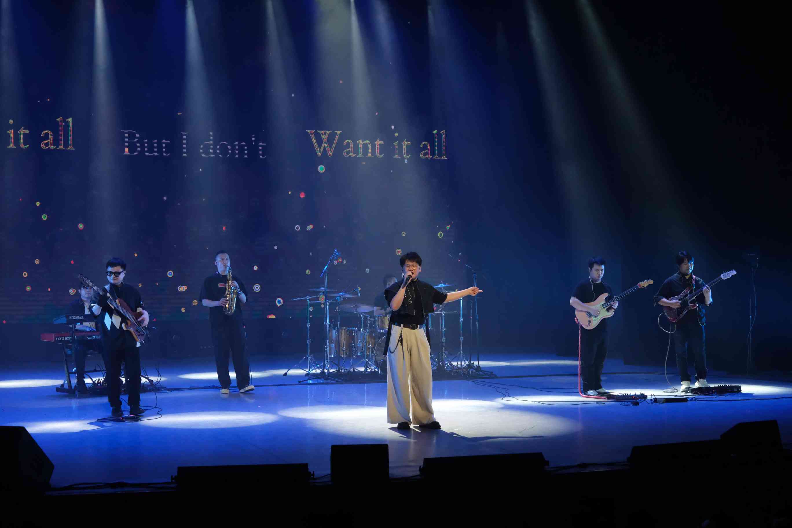 “起點”樂隊表演。李杰攝