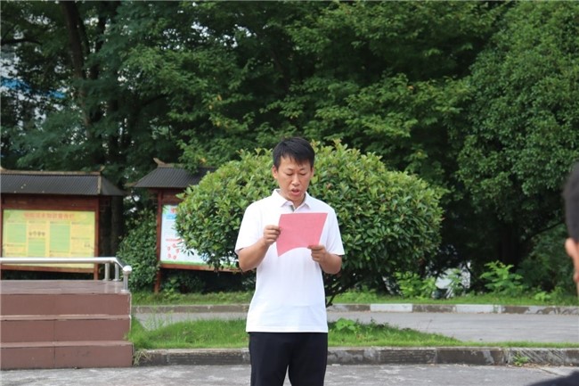 河溪中學校長進行發言。受訪單位供圖