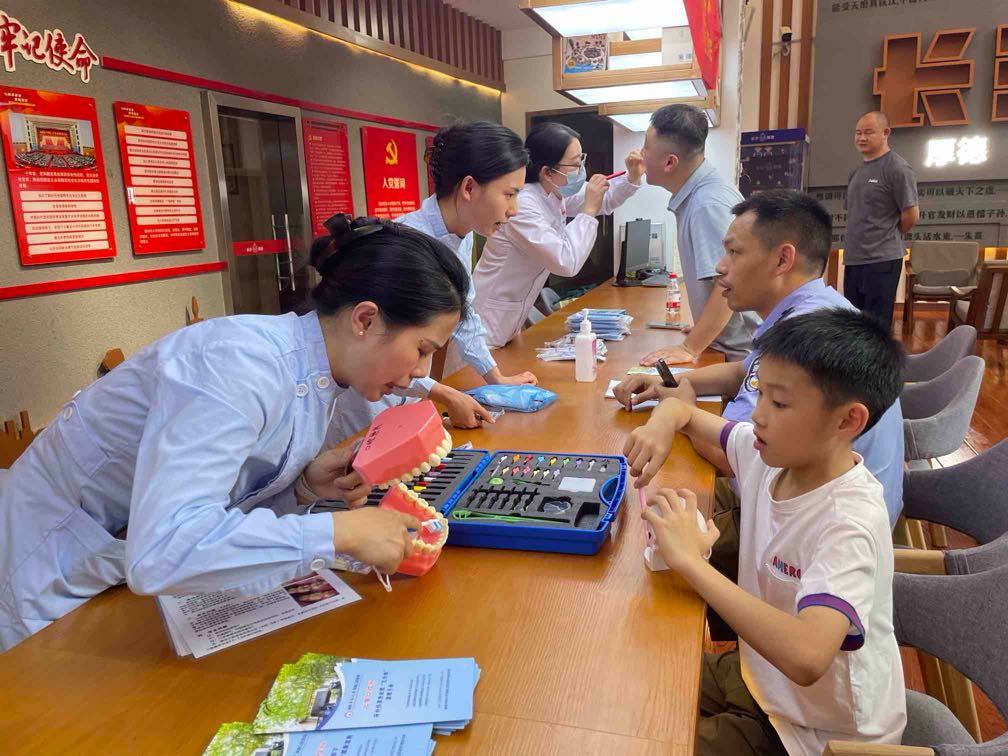 口腔義診。單位供圖