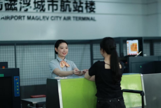 在磁浮城市航站樓即可辦理國內國際航班值機及行李托運。受訪單位供圖