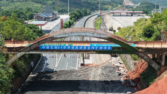 G4京港澳高速耒宜改扩建项目三座跨线天桥拆除