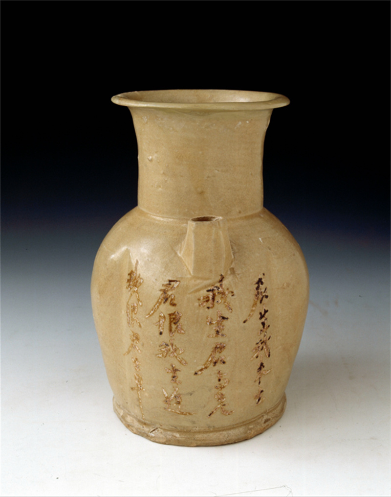 長沙窯青釉瓷瓶出土於長沙銅官窯遺址，現被湖南博物院藏。長沙銅官窯遺址管理處供圖