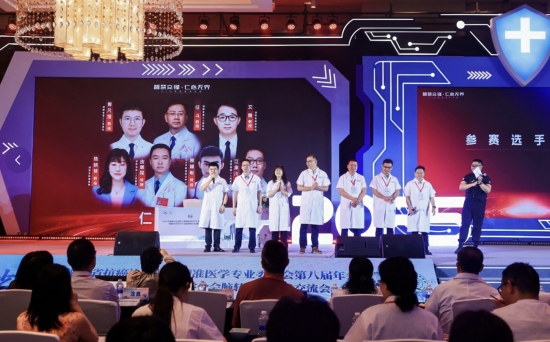 資深醫生組成的“仁心聖手隊”與AI進行比拼。受訪單位供圖