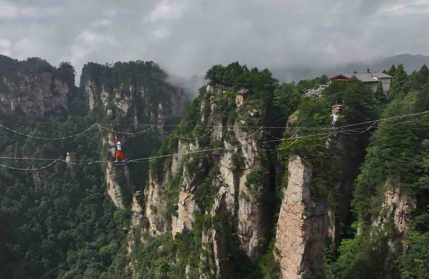 张家界国家森林公园黄石寨高空扁带赛。吴勇兵摄