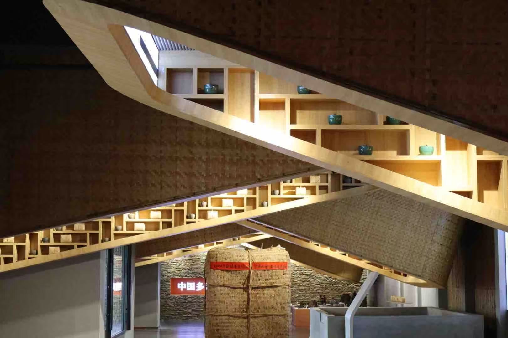 安化黑茶文化藝術館展廳一景。諶與為攝