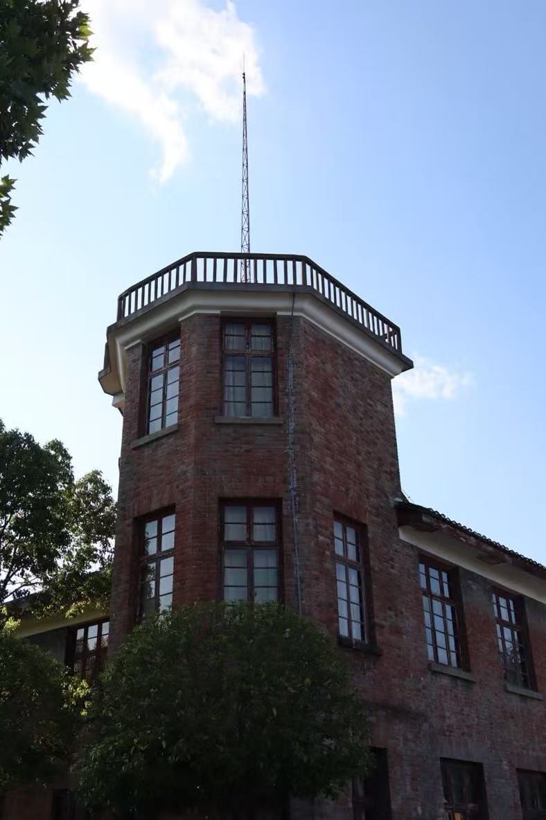 空军作战指挥塔。谌与为摄