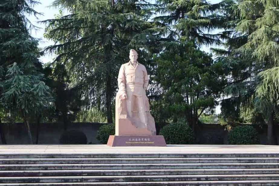陈纳德将军雕像。谌与为摄