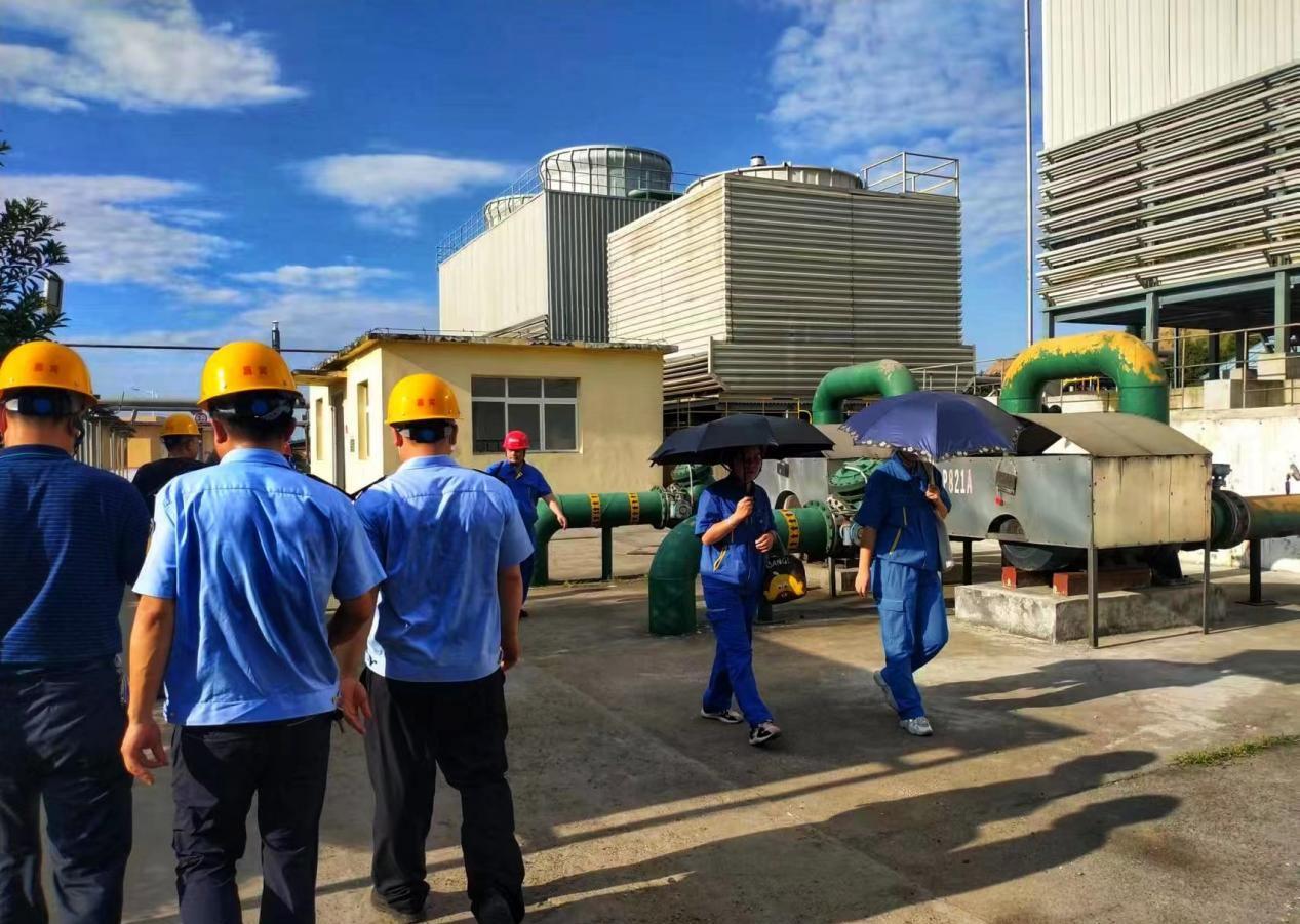 懷化市生態環境局洪江分局對轄區內加油站油氣回收設施開展執法檢查。 單位供圖