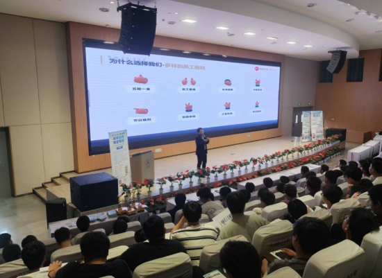华铁新蜂力定向班宣讲会现场。受访单位供图
