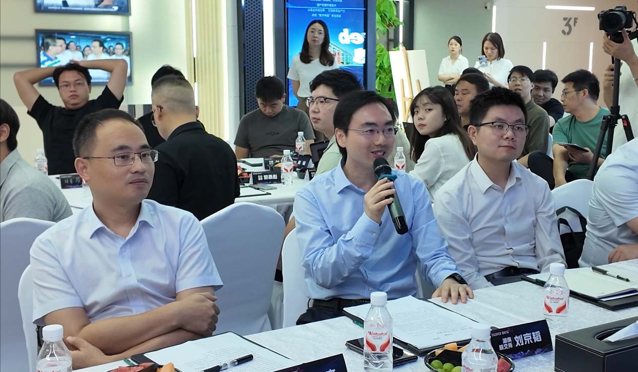 湖南股权交易所董事长刘京韬发言。企业供图
