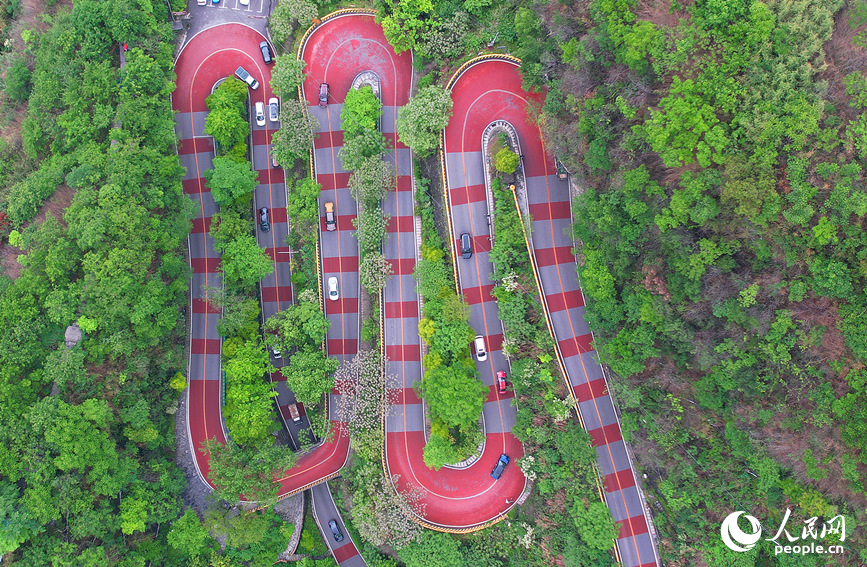 湘西盤山公路。人民網記者 劉賓攝