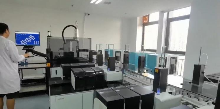 智慧监测实验室正全天候守护洞庭湖水域生态安全。单位供图