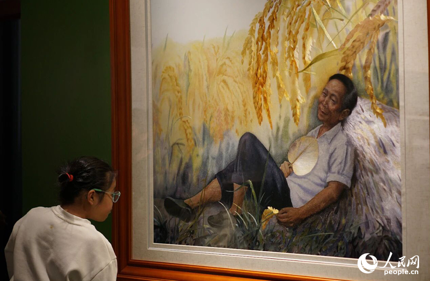 游客游覽參觀安江農校紀念園。人民網 黃卓攝