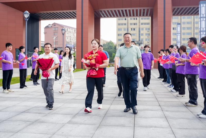 奥运冠军进校园。受访单位供图