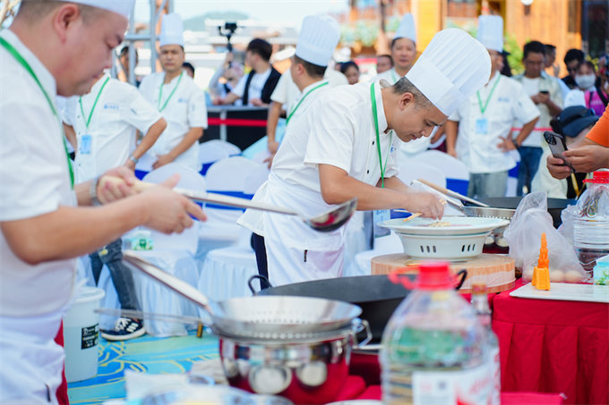 厨王争霸赛现场。第五届湖南旅游发展大会组委会供图