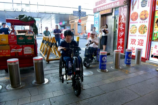 顺利进入步行街。受访单位供图