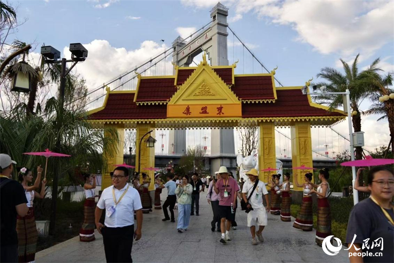 東盟集迎來眾多游客。 人民網 劉汕攝