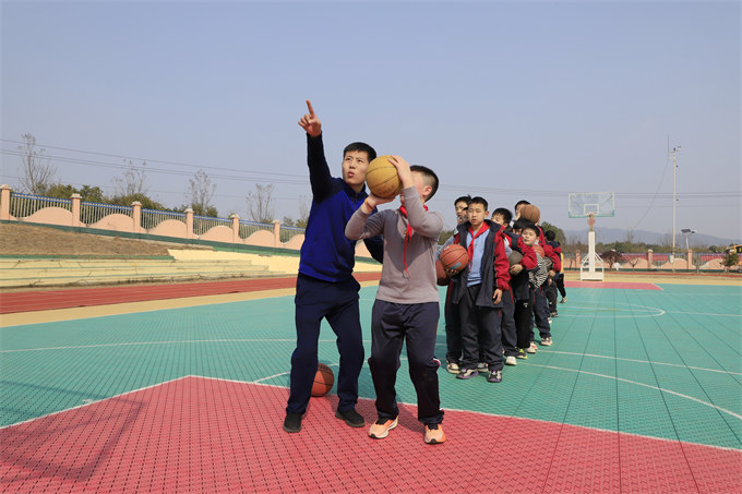 临澧县鳌山小学“雷锋课堂”。受访单位供图