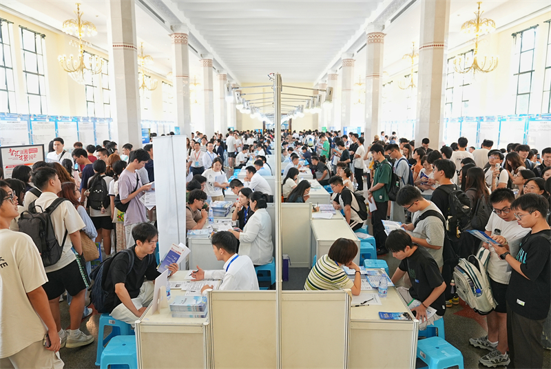 “智匯瀟湘 才聚湖南”上海站專場活動招聘會現場。 傅聰攝