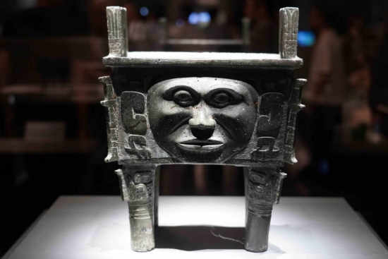人面纹方鼎。徐家仪摄