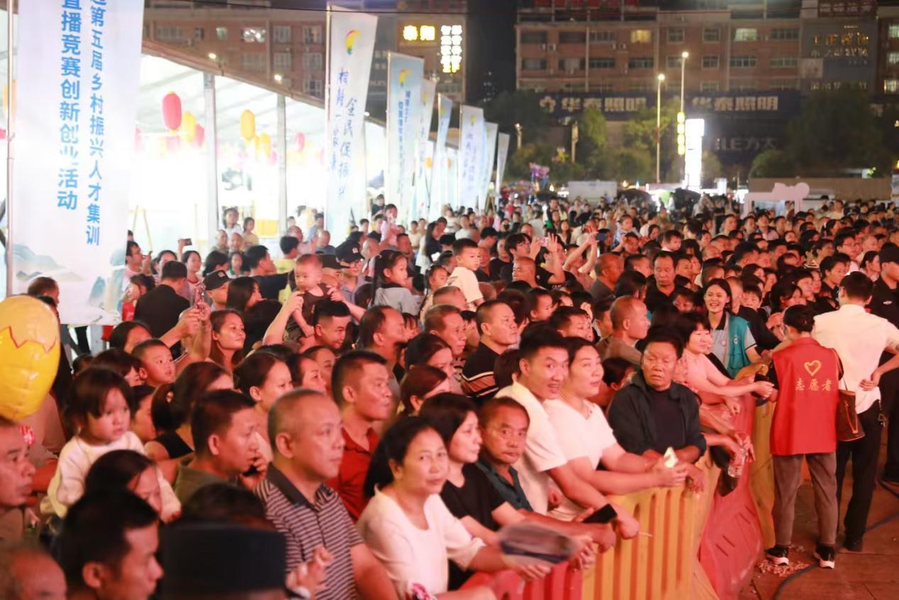 活動現場人頭攢動。單位供圖