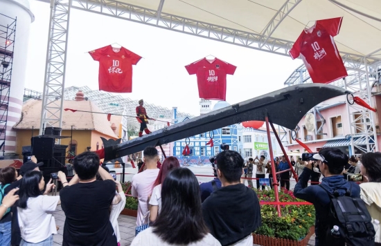 景区内旅客正在游玩。受访单位供图