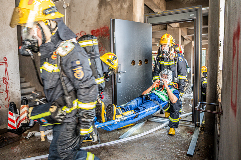 救出被困者。謝海鵬攝