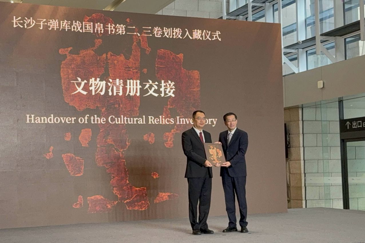 文物清冊交接現場。人民網記者 吳茜薇攝