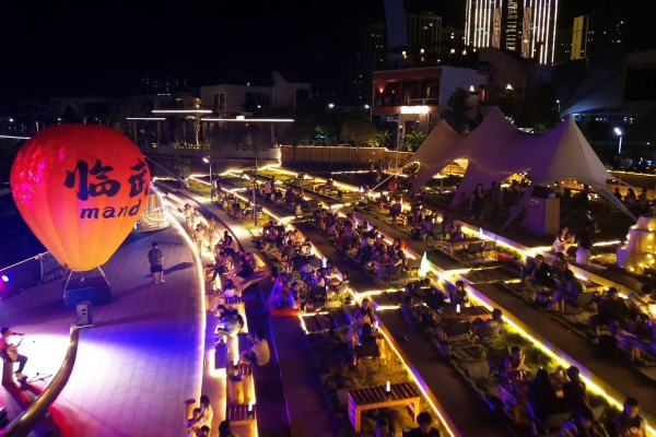 临武县微电影城“漫堤”餐吧现场。受访单位供图