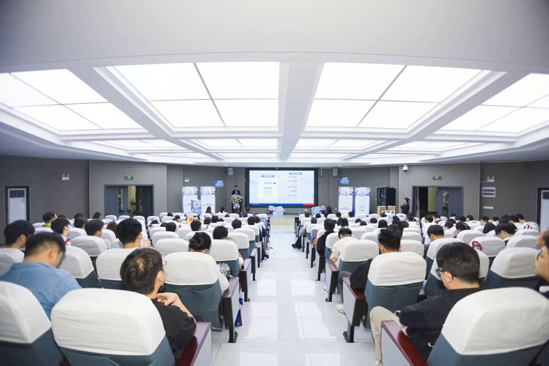 浦發銀行長沙、廣州、深圳三家分行聯合開展湖南大學校招宣講會。單位供圖