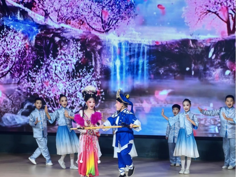 原创少儿花鼓表演唱《花鼓唱起来》。单位供图