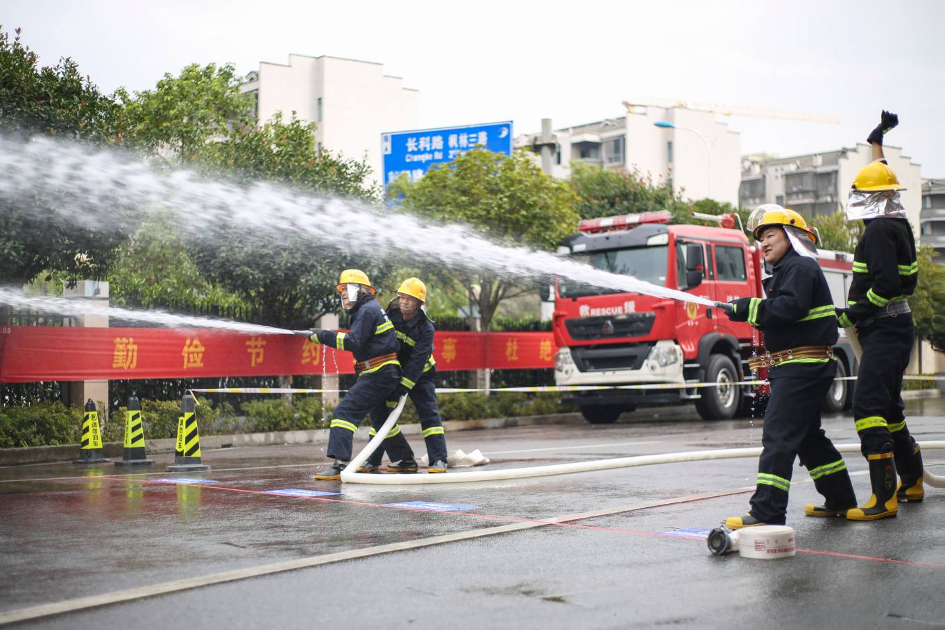 兩人四盤水帶連接操（單位供圖）