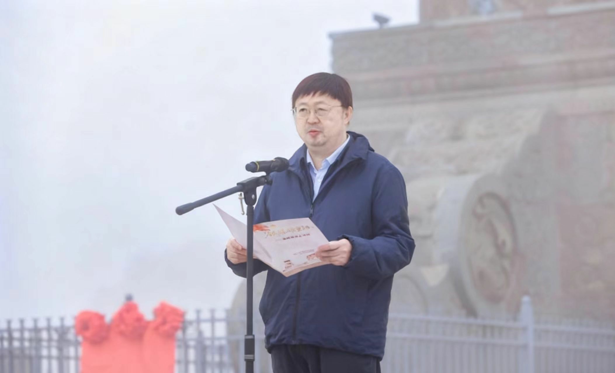 中国广播电视社会组织联合会 原副秘书长周然毅宣读 《凝聚涉老媒体力量・共谋‘银发’时代发展》倡议书。单位供图