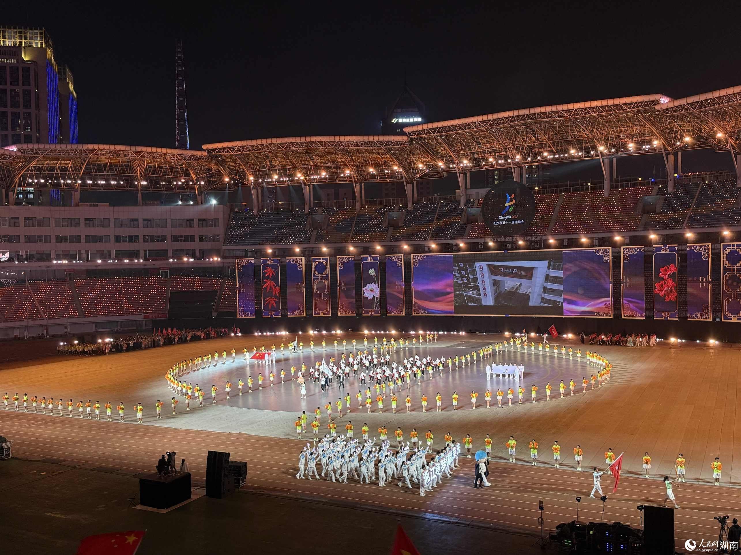 代表團入場。人民網記者 吳茜薇攝