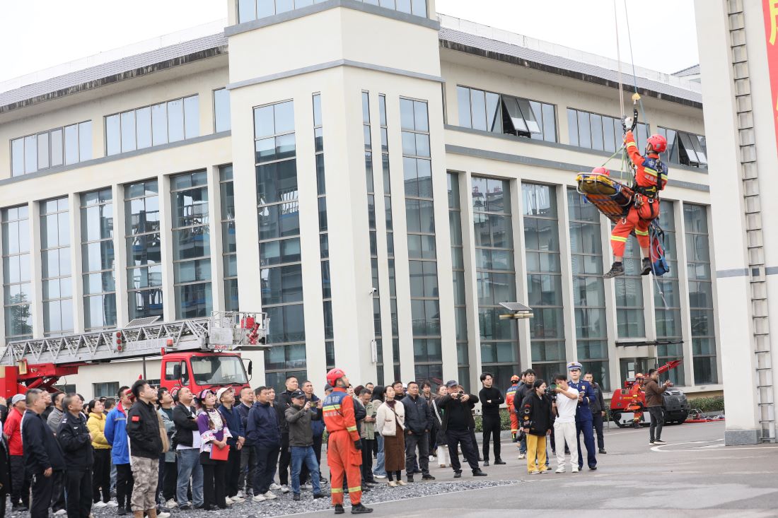繩索救援演練（單位供圖）