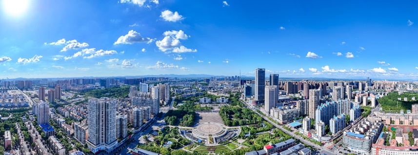 长沙县稳居2025年全国县域经济基本竞争力百强县第5位，持续巩固“中西部高质量发展领头羊”地位。章帝 摄